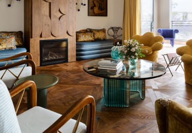 Potts Point Apartment: Escape into a World of European Allure